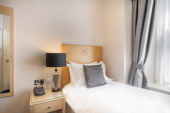 Moorland Hotel Classic Single Room Bedroom