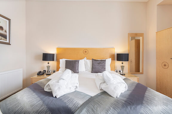 Moorland Hotel Deluxe Double Room Bed